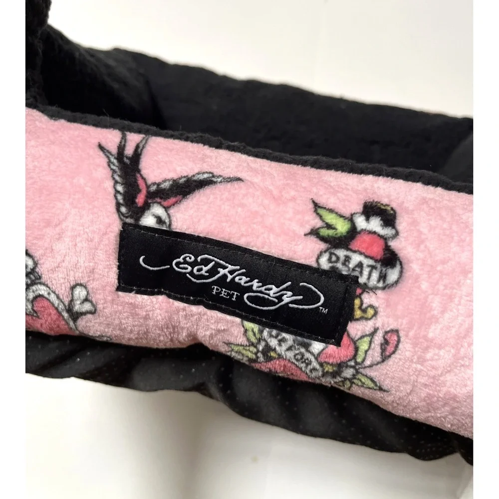 NWT Ed Hardy Pet Bed Pink Skull Rose Tattoo Plush Cuddler Cat Small Dog 20x16